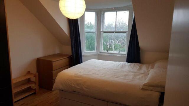 Beautiful King Room In Leith Walk 爱丁堡 外观 照片